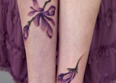 tatuaje lirio | tatuajes flores | Carolina Falcone