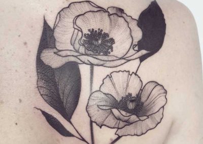 tatuaje amapola | blackwork | tatto madrid