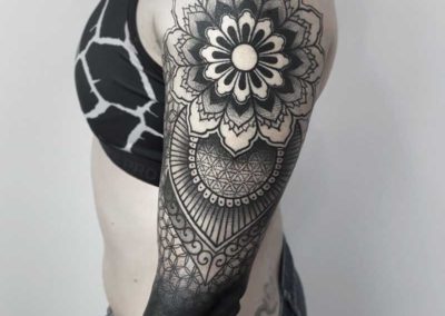 mandala | tatuajes para el brazo | tatuajes blanco y negro | tatuaje geometrico