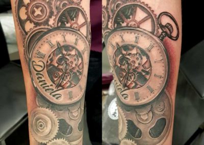 tatuaje reloj | tatuajes realistas | Cornelius Tattoo