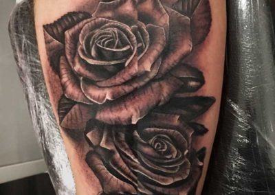 rosas tatuaje | Blackwork | Cornelius Tattoo Madrid