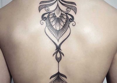 tatuajes espalda | tatuajes dotwork | tatuajes blanco y negro