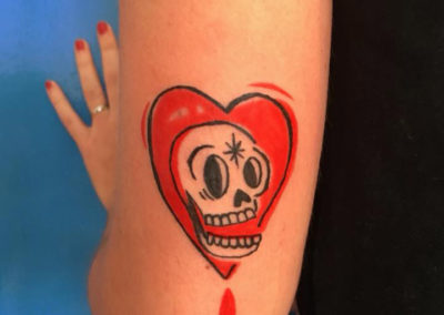 Tatuaje corazón y calavera | tatuajes amor | tatuajes divertidos | tattoo