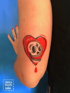 Tatuaje corazón y calavera | tatuajes amor | tatuajes divertidos