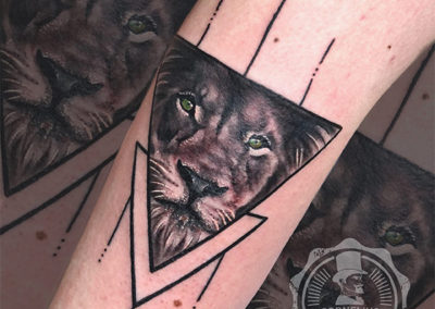 tatuaje leon | tatuajes realistas | tatuaje geometrico