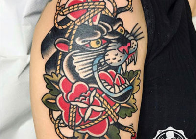 tatuajes para hombres en el brazo: tatuaje pantera