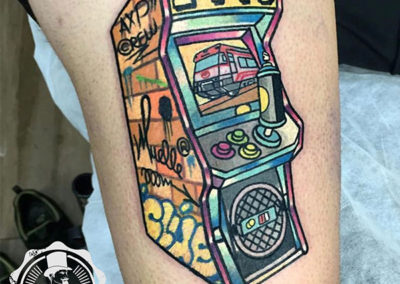 tatuajes en la pierna: tatuaje arcade, tatuajes originales