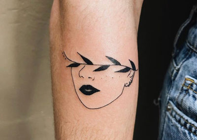 fineline tattoo | tatuajes pequeños para mujer | estudio de tatuajes madrid