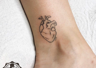 tatuajes pequeños: corazón tattoo por bonitolojusto