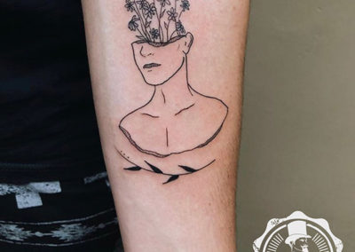 Tatuajes finos para mujer | tatuajes abstractos