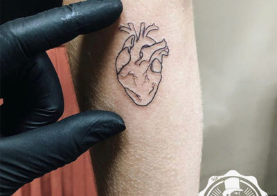 tatuaje corazón | ejemplo de tatuajes pequeños y tatuajes para mujeres