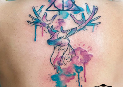 tatuajes acuarela en la espalda | tatuajes animales (ciervo)