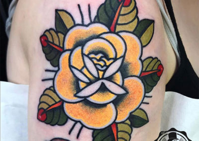 tatuajes en el hombro: rosas tatuajes | Cornelius tattoo