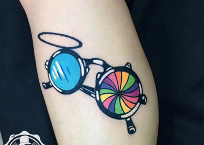 tatuajes pequeños | tatuajes originales | tatuaje gafas a color