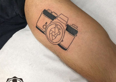 tatuajes finos de una cámara de fotos