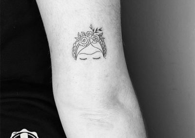 tatuaje frida kahlo | tatuajes pequeños mujer