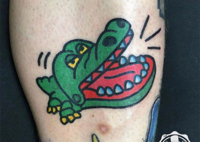 cartoon tattoo de un cocodrilo