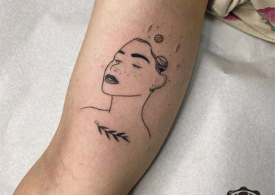 tatuajes finos | cara de mujer