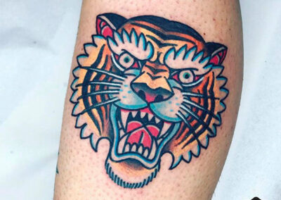 tatuajes old school de un tigre