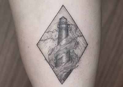 tatuajes finos de un faro | Cornelius Tattoo