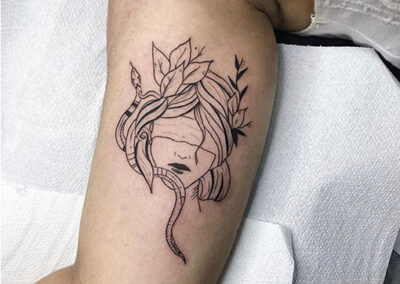 tatuajes finos de mujer | Cornelius Tattoo