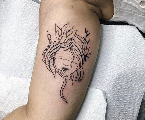 tatuajes finos de mujer | Cornelius Tattoo