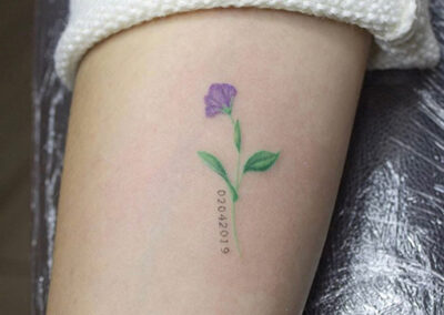 tatuajes pequeños para mujer de flores