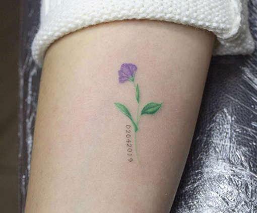 tatuajes pequeños para mujer de flores