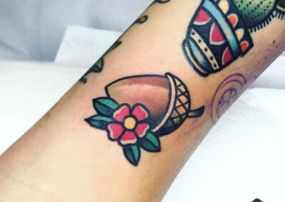 tatuajes old school bellota y cactus