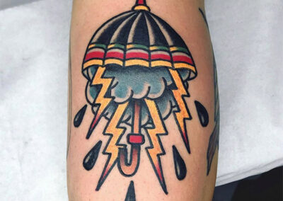 tatuajes old school paraguas y rayos