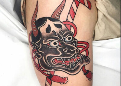 tatuajes old school de máscara de demonio