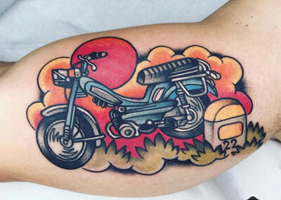 tatuajes old school de una moto