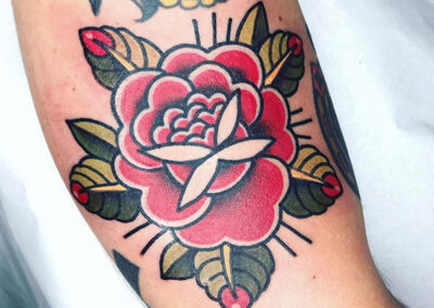 tatuaje old school de una rosa