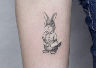 microrealismo tattoo de un conejo