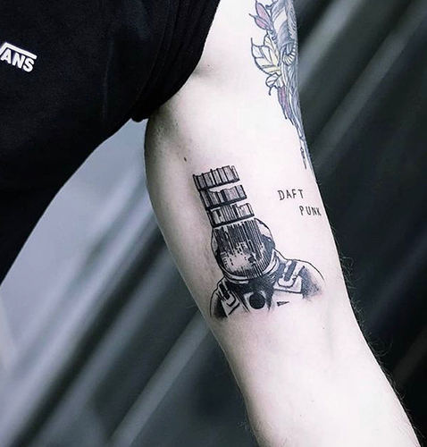 microrealismo tattoo astronauta daft punk