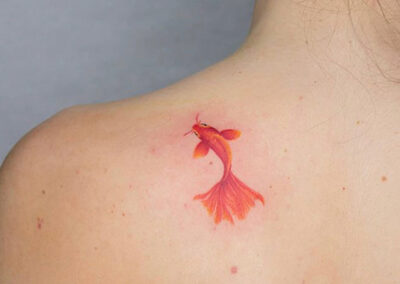 microrealismo tattoo de un pez en Cornelius