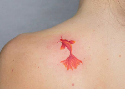 microrealismo tattoo de un pez en Cornelius
