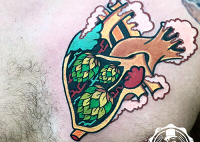 tatuajes en el pecho corazón