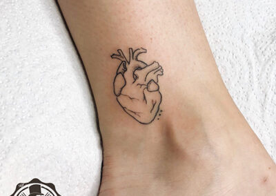 tatuajes en el tobillo corazón