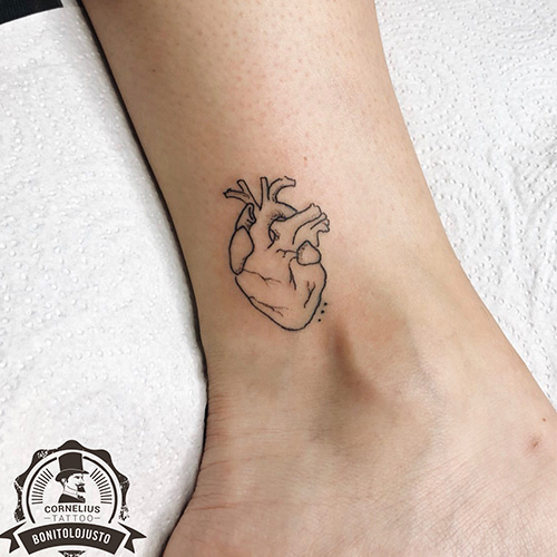 tatuajes en el tobillo corazón