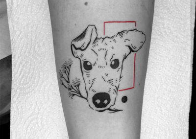 blackwork tattoo de un perro