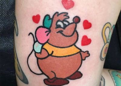 Cartoon tattoo de un raton | tattoo brazo