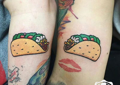 Ideas de tatuajes para parejas cartoon tattoo