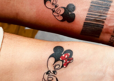 Ideas de tatuajes para parejas minnie y mickey mouse