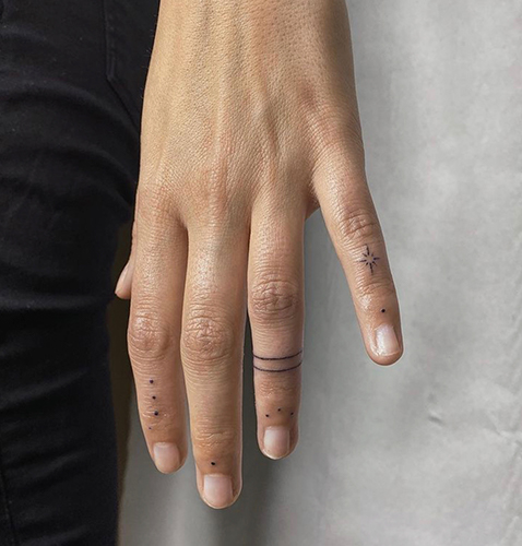 Ideas de tatuajes para parejas anillos y dedos