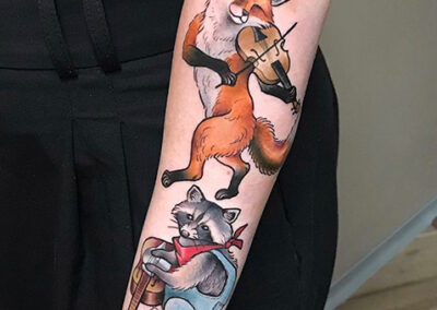 tattoo de zorro y mapache por los mejores tatuadores de Madrid