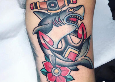 tatuajes old school de tiburón