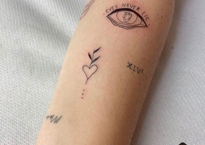 tatuajes para mujer de un ojo