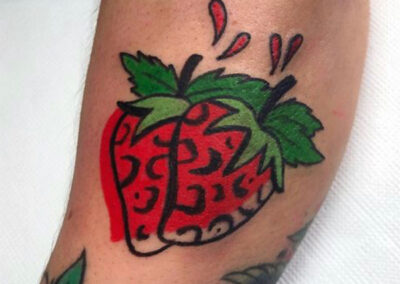 tatuajes para el brazo de una fresa