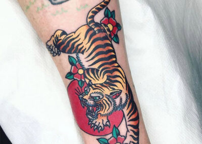 Tatuajes old school de un tigre en Madrid